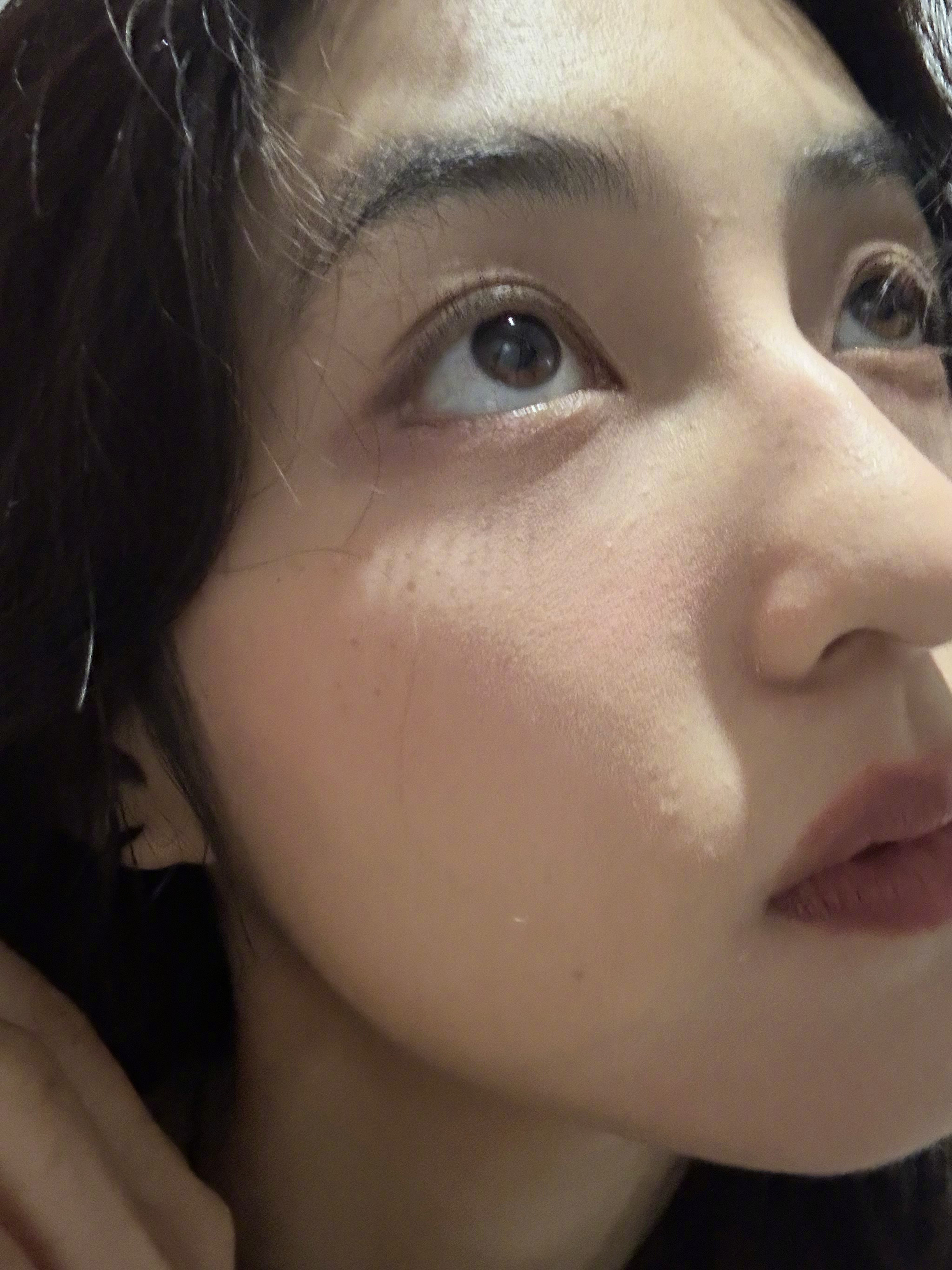 张子枫手臂都是伤疤  在复制粘贴的时代，你是手写的诗