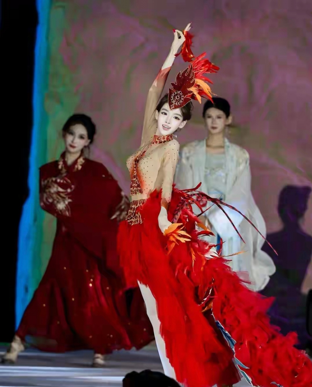 山东滨州19岁女孩拿下世界小姐中国区总冠军，非科班出身，没有专业功底、没有资源加