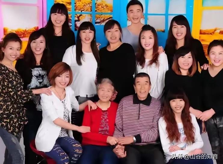 山西一对夫妻，生了11胎全是女儿，丈夫眼看妻子生不出儿子，无奈决定放弃，谁料，1