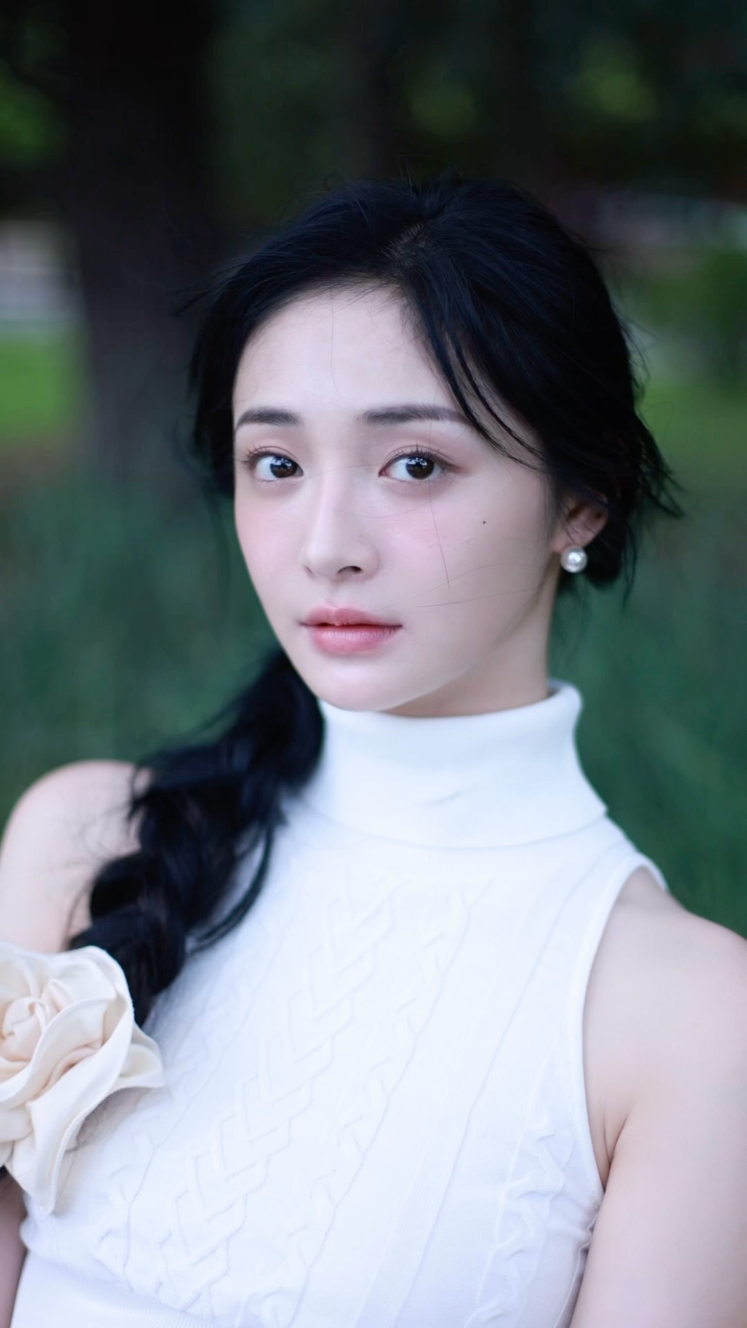 周洁琼 可盐可甜，亦纯亦柔。容貌清丽舒展，气质百变，每一种模样都令人心动。 