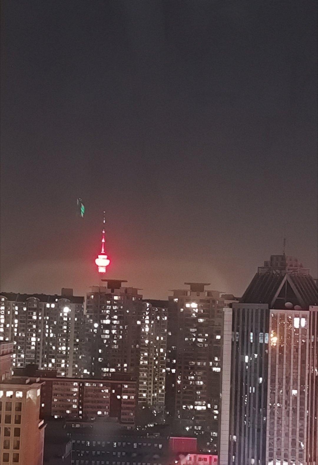 好的饮食不仅滋养我们的身体，还让我们莫名其妙地感到喜悦；反之，不合适的饮食，不仅