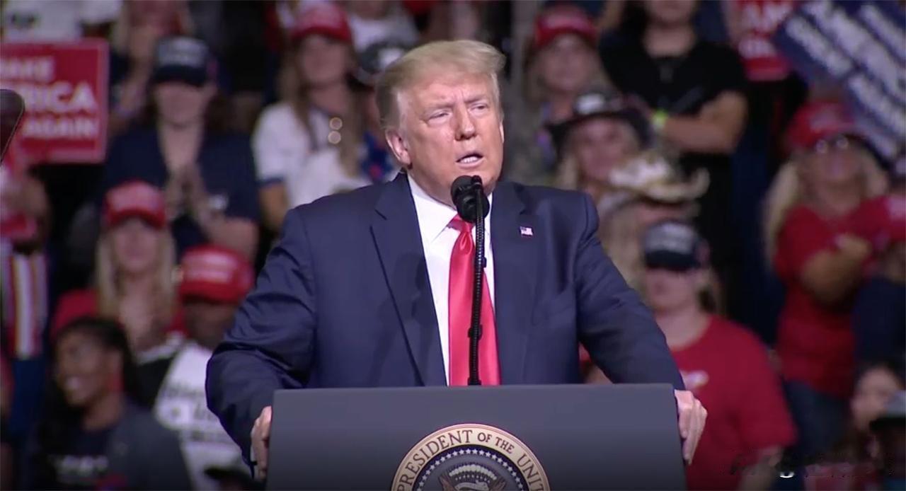 “左手画圆右手画方”。

特朗普这位“伟大”的总统，
真是前无古人，后无来者。