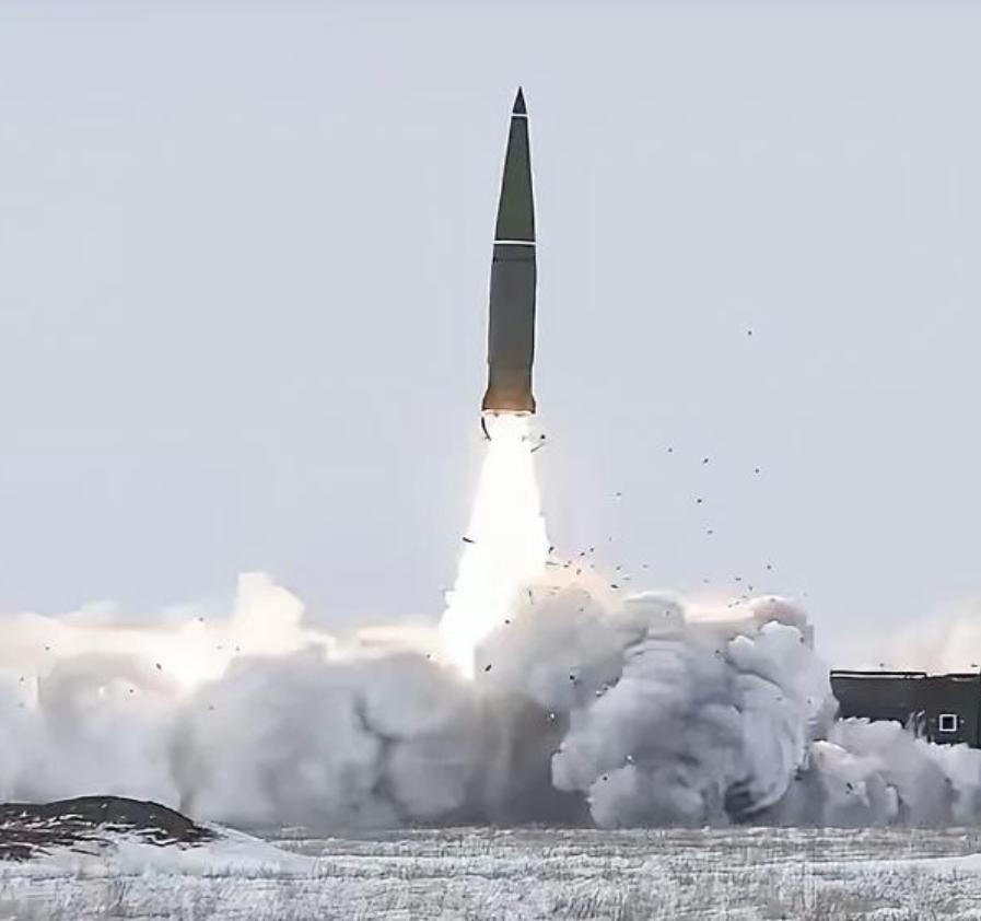 轰！朝鲜突然砸10枚导弹！日本海炸响，美日韩全慌了
 
3月14日，中午13点2