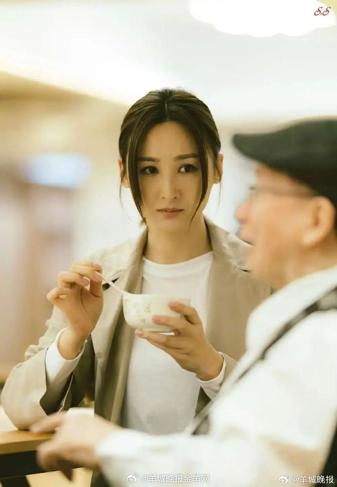 【#高海宁自曝患有惊恐症#，曾出现过极端想法】女演员高海宁近日在节目中谈到自己曾