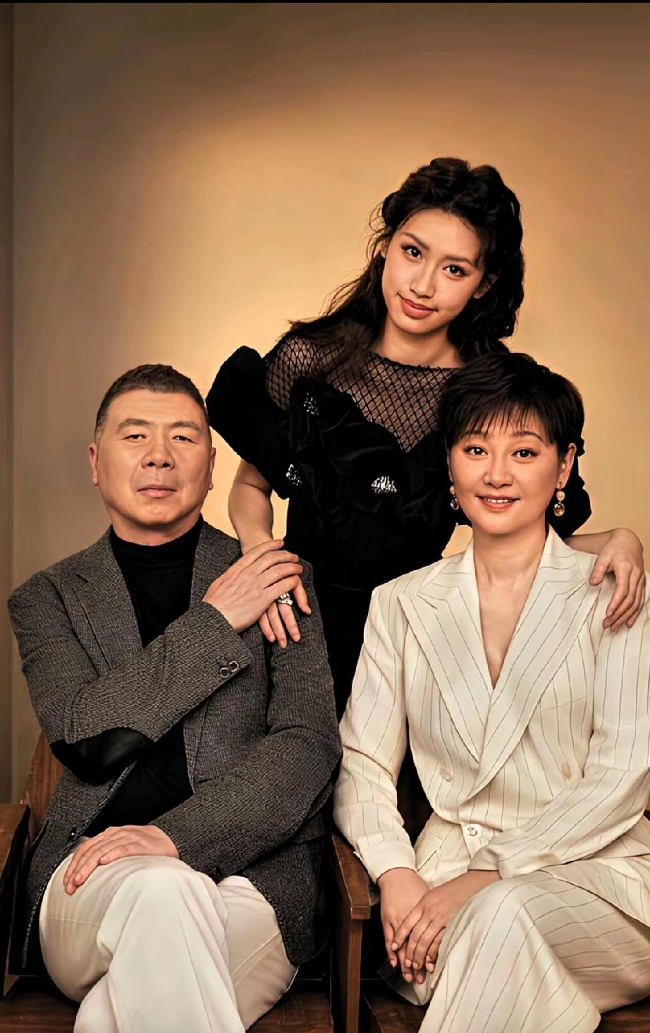 冯小刚养女徐朵美出新高度！摇身一变成顶级名媛！

徐朵是冯小刚和徐帆的养女，小时