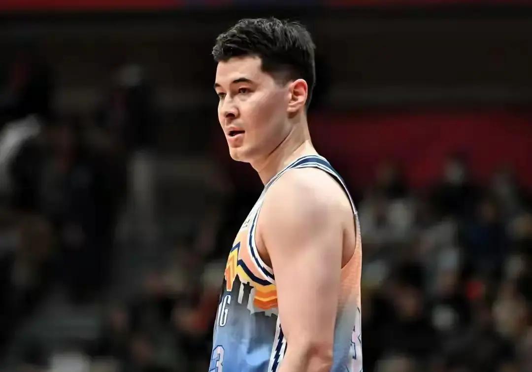 吉林对新疆的比赛，前三节打成74比69，本身就让人觉得不解。比分差距不大，但比赛