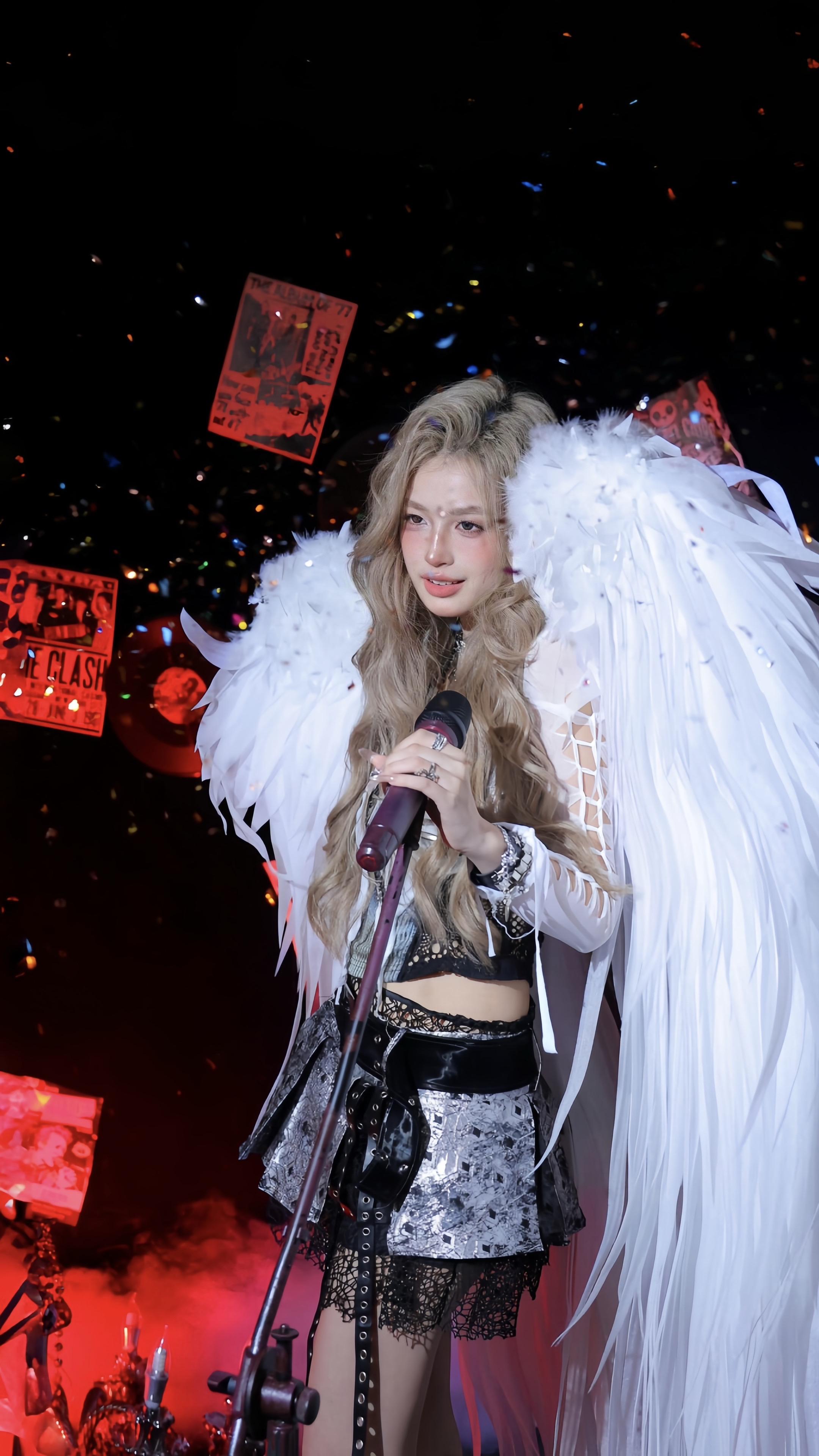 慕强者的结局是 成为强者本身。rose