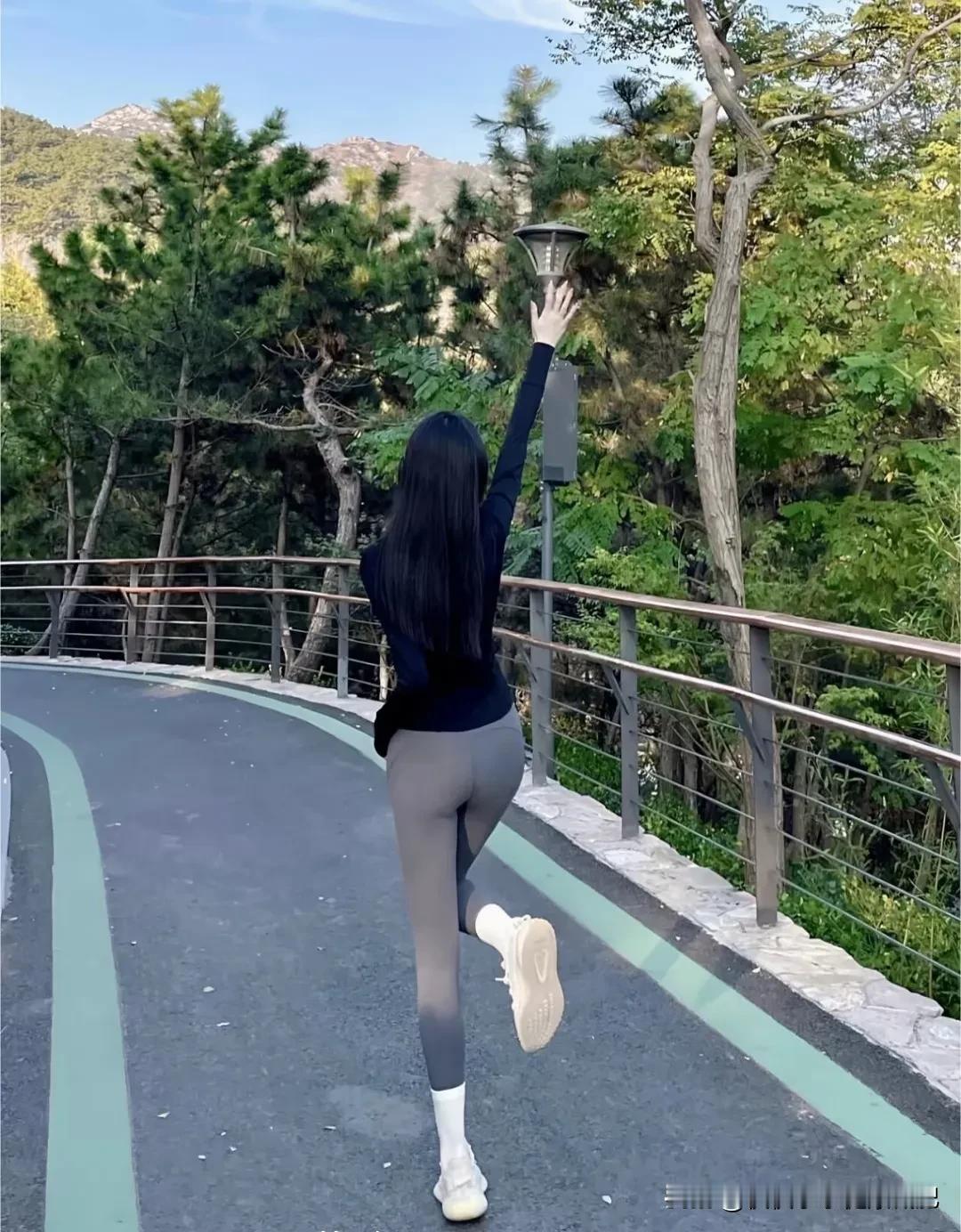夏日生活打卡季美丽的背影
