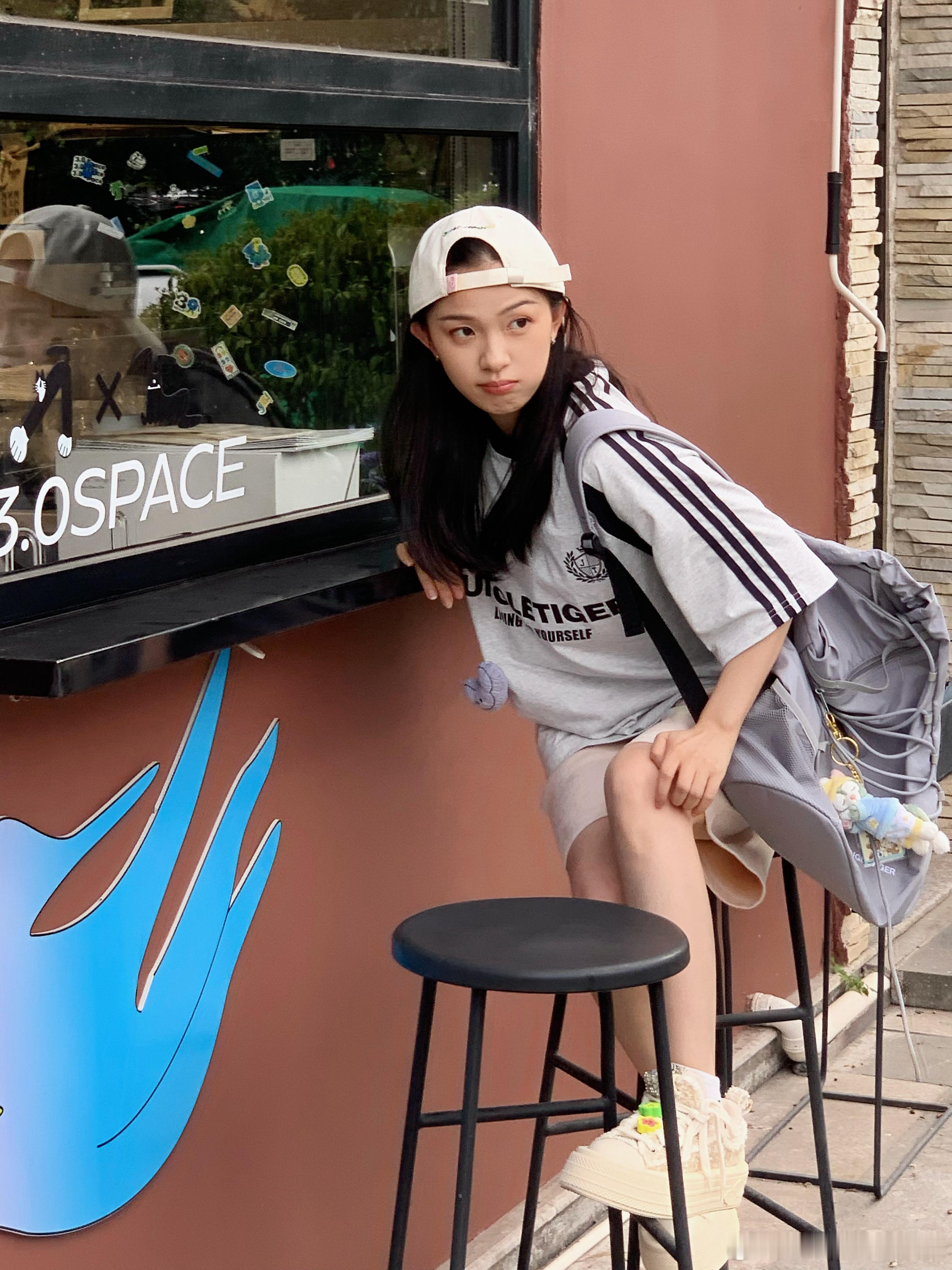 放学不回家😸#马卡珑##今日穿搭(ootd)#  ​​​