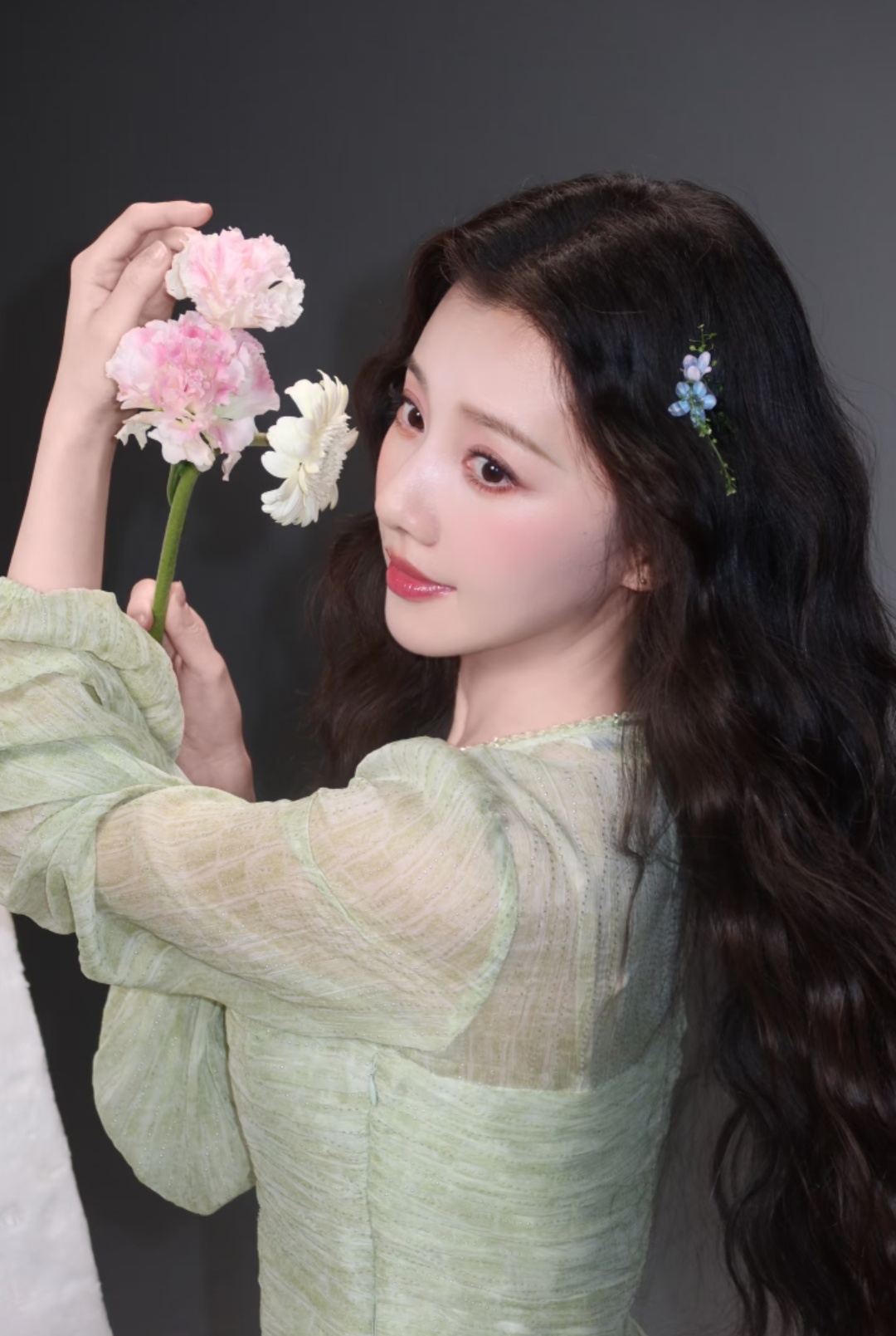 王鹤润“把春天画在脸上🌸💕💕💐🌼🌺🌷”的一组图片～ 