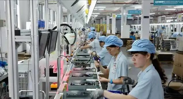 工厂招工，现在全变味了。  以前工厂缺人，都会在厂门口贴一张红纸招聘启事。上面写