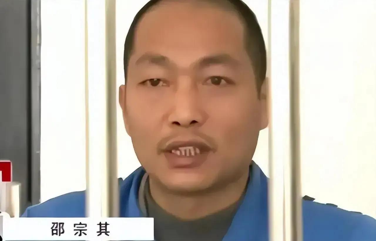 “睡我老婆的，一个都别想活！”2013年除夕夜，云南一村民因为老婆出轨多人，竟将