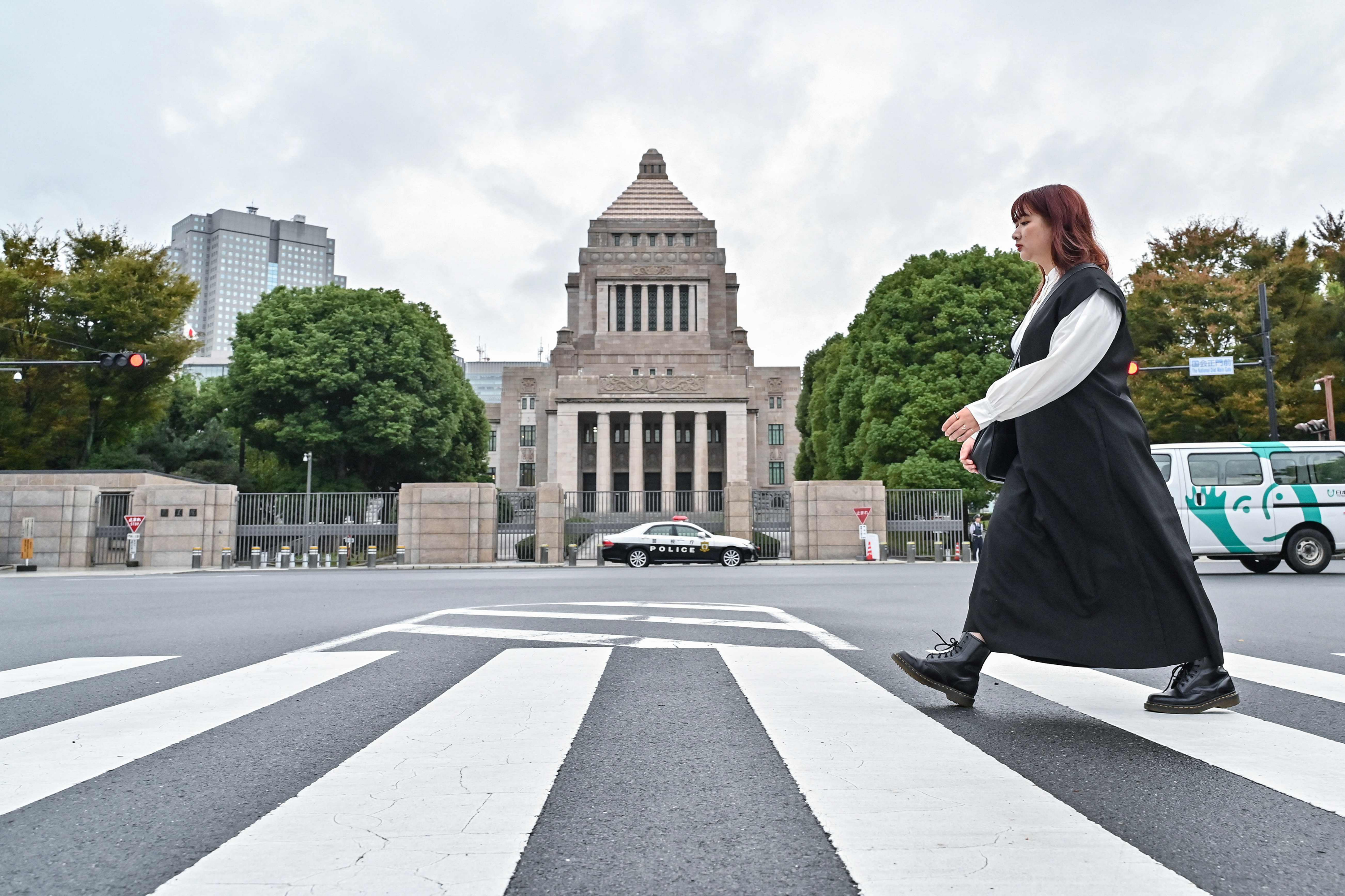 #日首相称日本债务危机比希腊还糟糕#【石破茂：日本债务危机“比希腊还糟糕”】据英