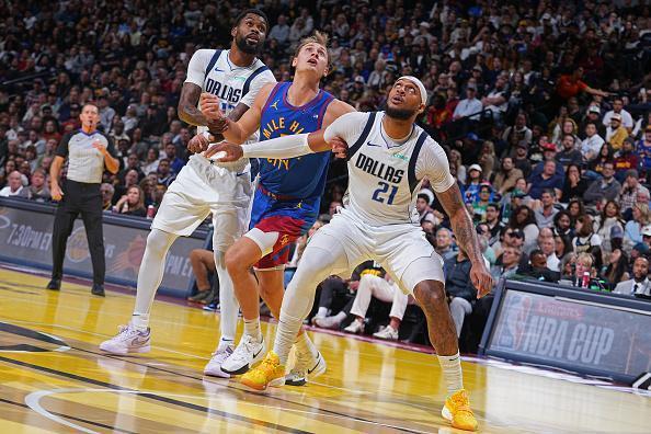 据联盟消息人士透露，达拉斯独行侠近期正在听取关于侧翼球员纳吉·马绍尔和中锋丹尼尔