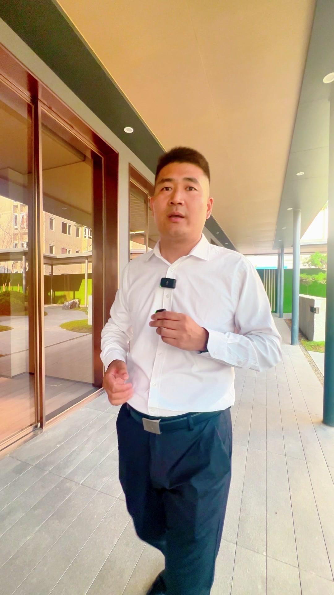 🌳城南樊川公园，距离公园很近，去秦岭各个峪口很方便。

设施：下沉会所、架空层