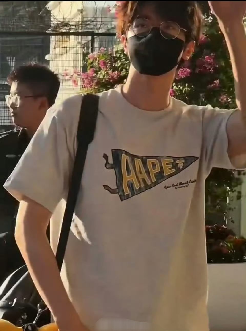 林一厦门出发进组折月亮林一出发进组折月亮了！期待新角色！㊗️早日开机，拍摄顺利！