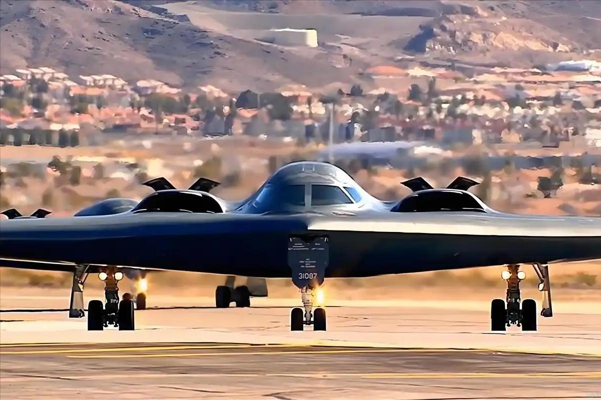 美籍华人直言，美国B-2炸伊朗后，中国人彻底失去了信心！这话没毛病，中国人是失去