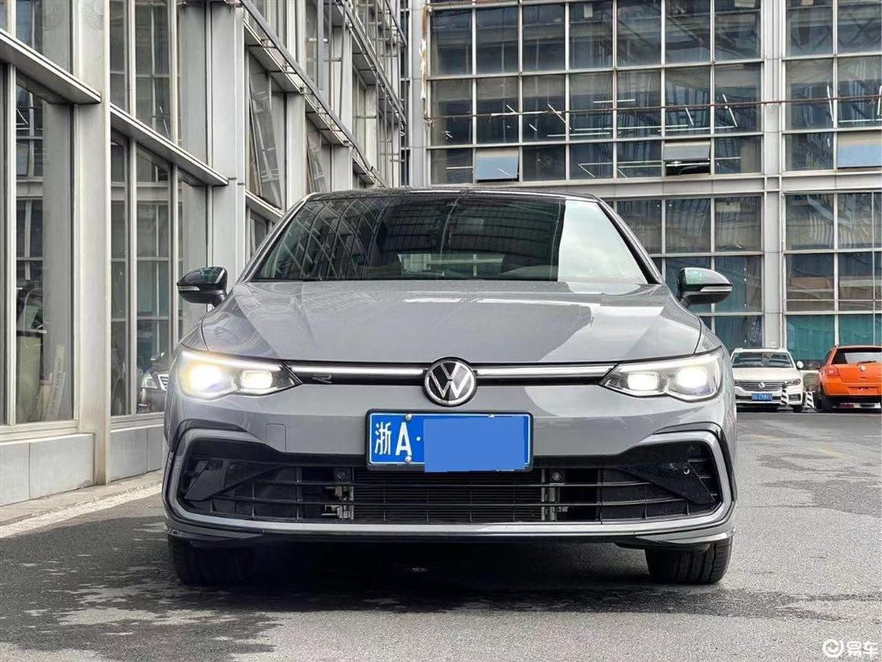 【车主：底盘有点偏硬，过减速带很干脆，但是座椅很舒服】
高尔夫 2021款 28