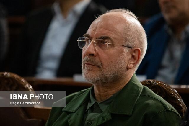 卡利巴夫说：能穿上这身绿色的革命卫队制服，保卫这片神圣的土地，这份荣耀一直都属于