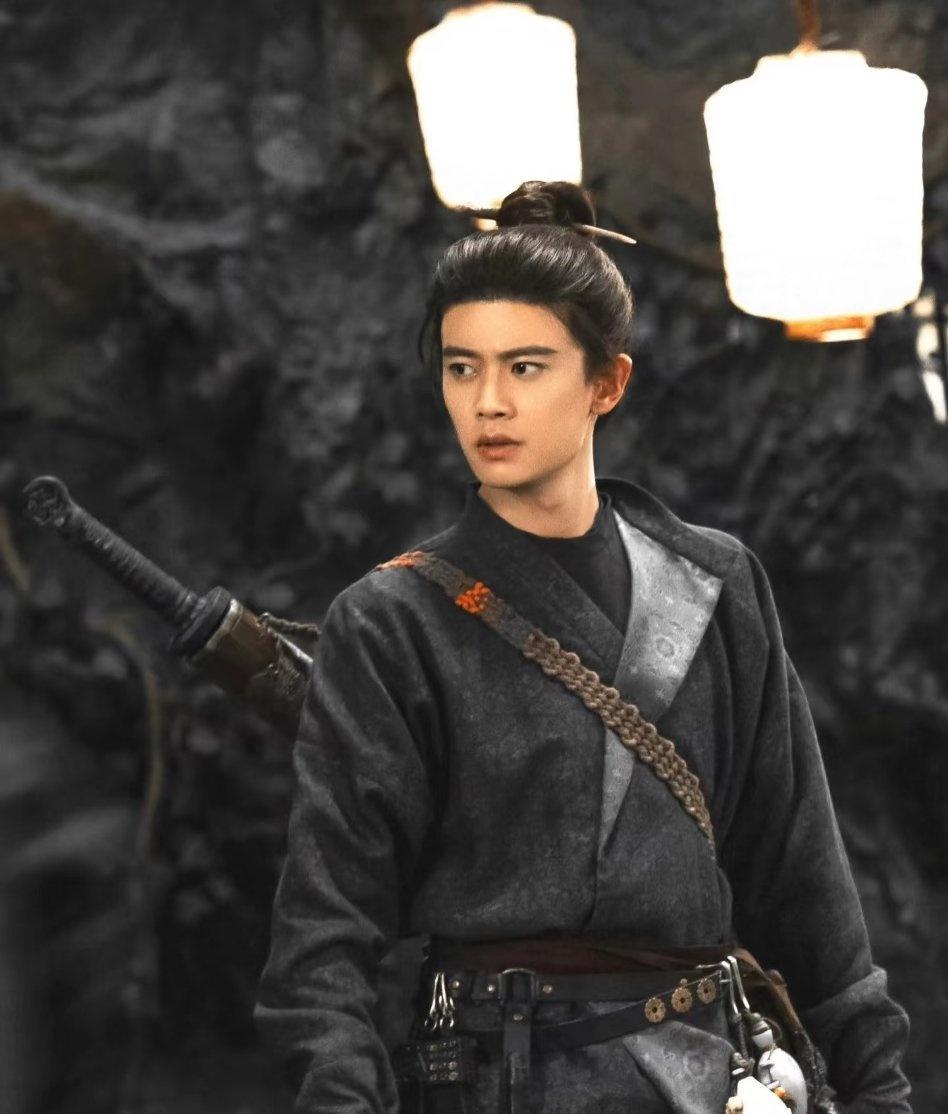 无忧渡[超话] 
孤身仗剑满怀志，渡情渡己阅浮世。
江湖浩渺任逍遥，剑舞长空映日