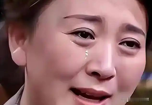 昨天说曾经拿两亿片酬的演员，现在只能拿2500万。
今天说演员又要降薪了。
乍一