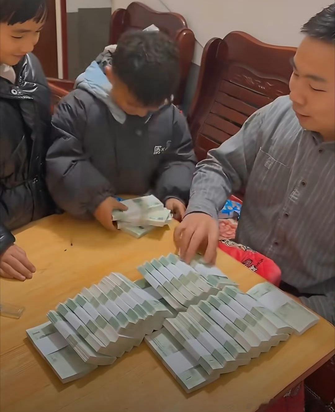 500块压岁钱发出5万的感觉哈哈哈哈哈有趣有趣明年我也要这样派红包