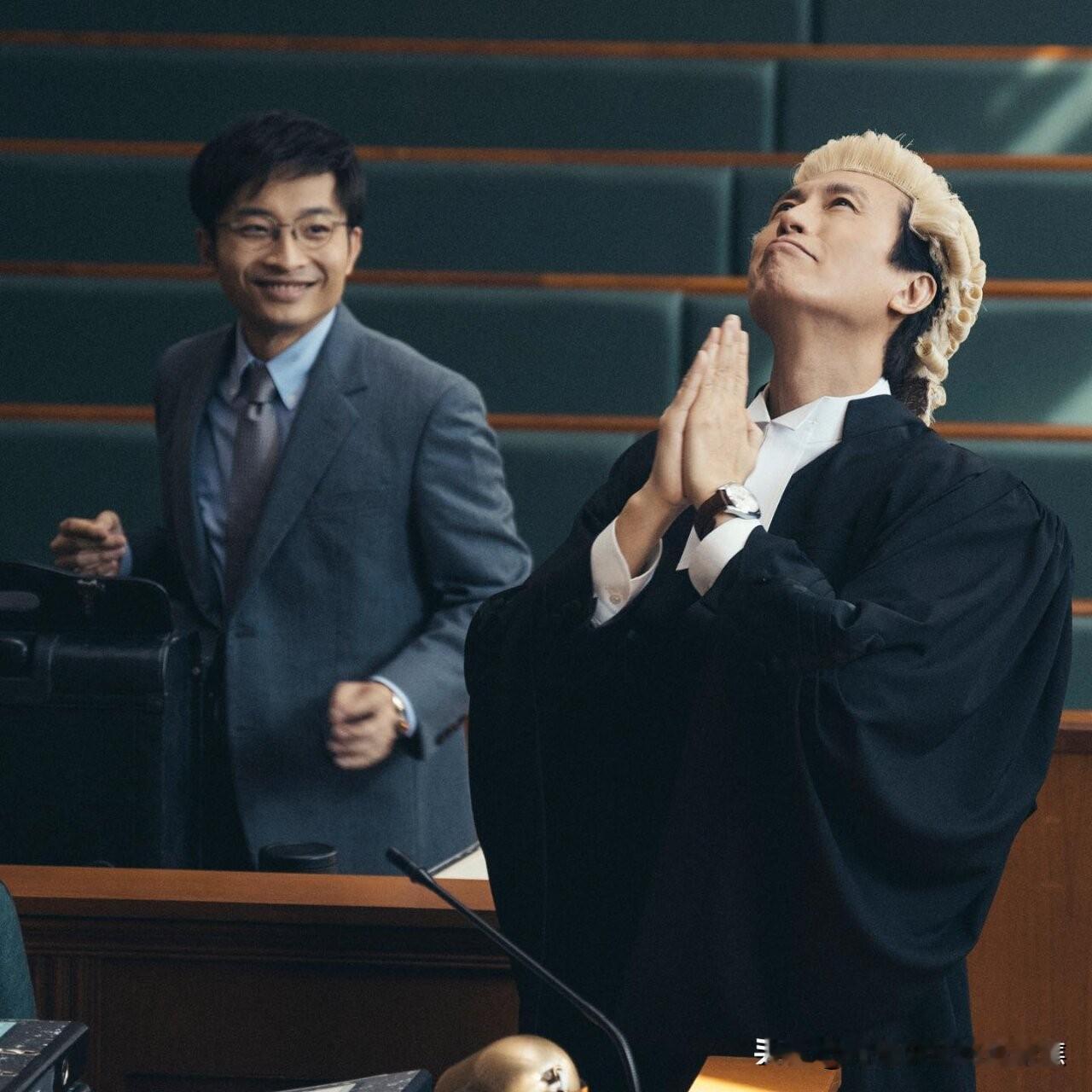 今日头条一个自称三十的律师发文骂老律师，骂了一夜网友都在批评他，这个律师自取其辱