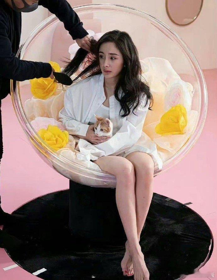 杨幂生图流出被质疑，以前的照片都是处理过的[捂脸哭]​​​​