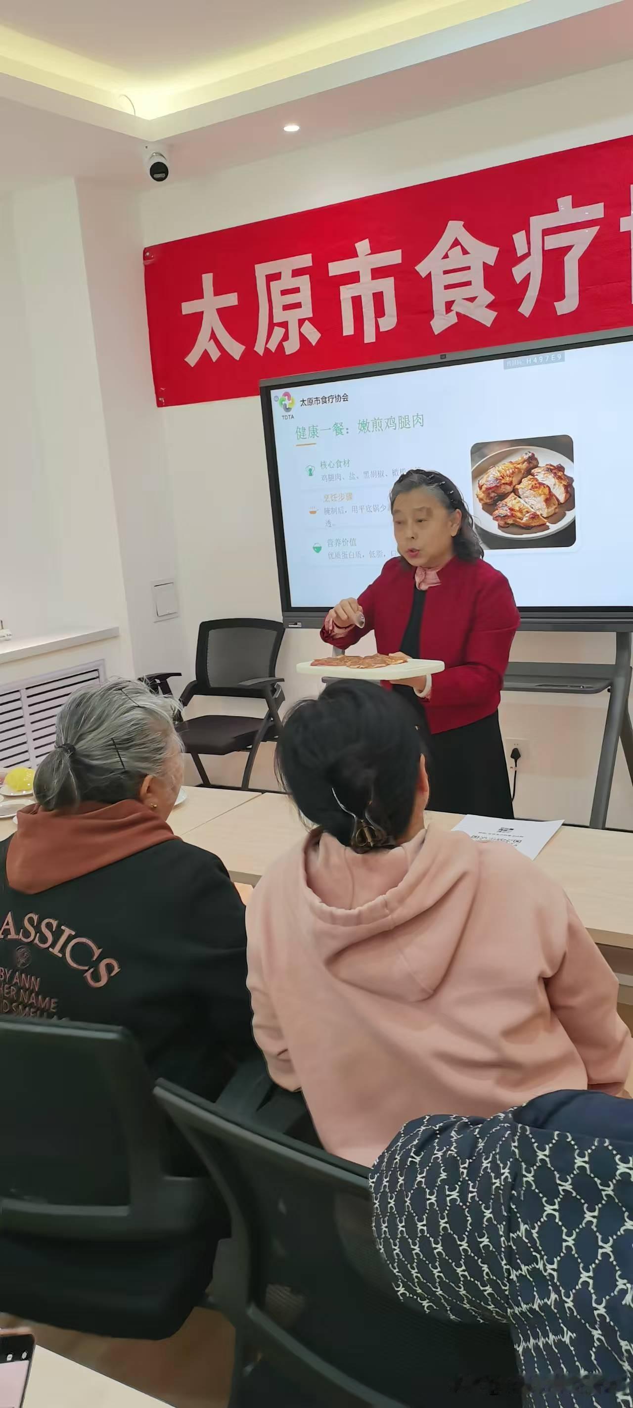万柏林区科协开展食疗科普活动

近日，万柏林区科协联合太原市科协走进西中环东社区