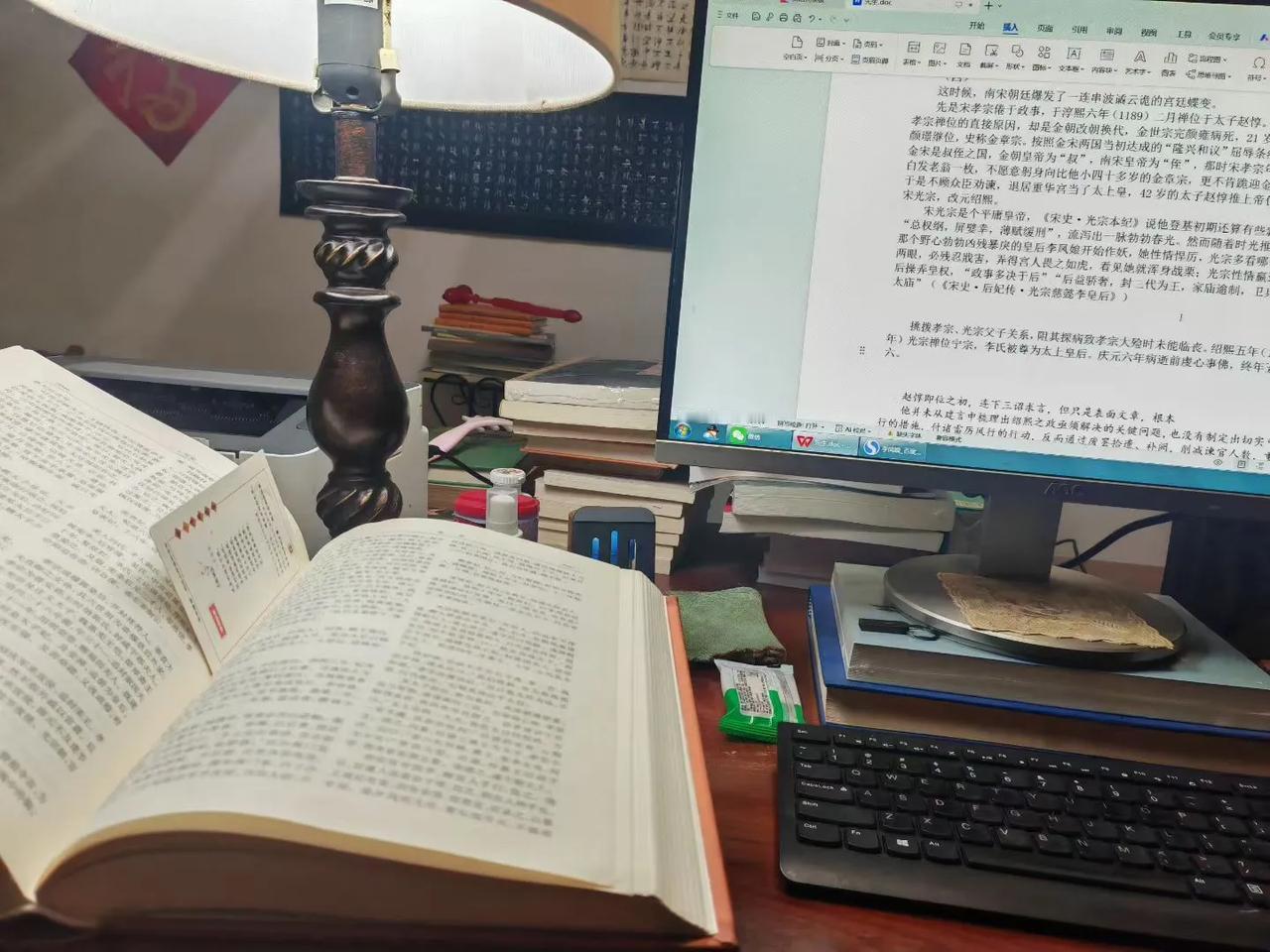 【茫然】感觉了疲惫与茫然；感觉了惶惑与忐忑；感觉了无常与飘泊……（韩联社）
​