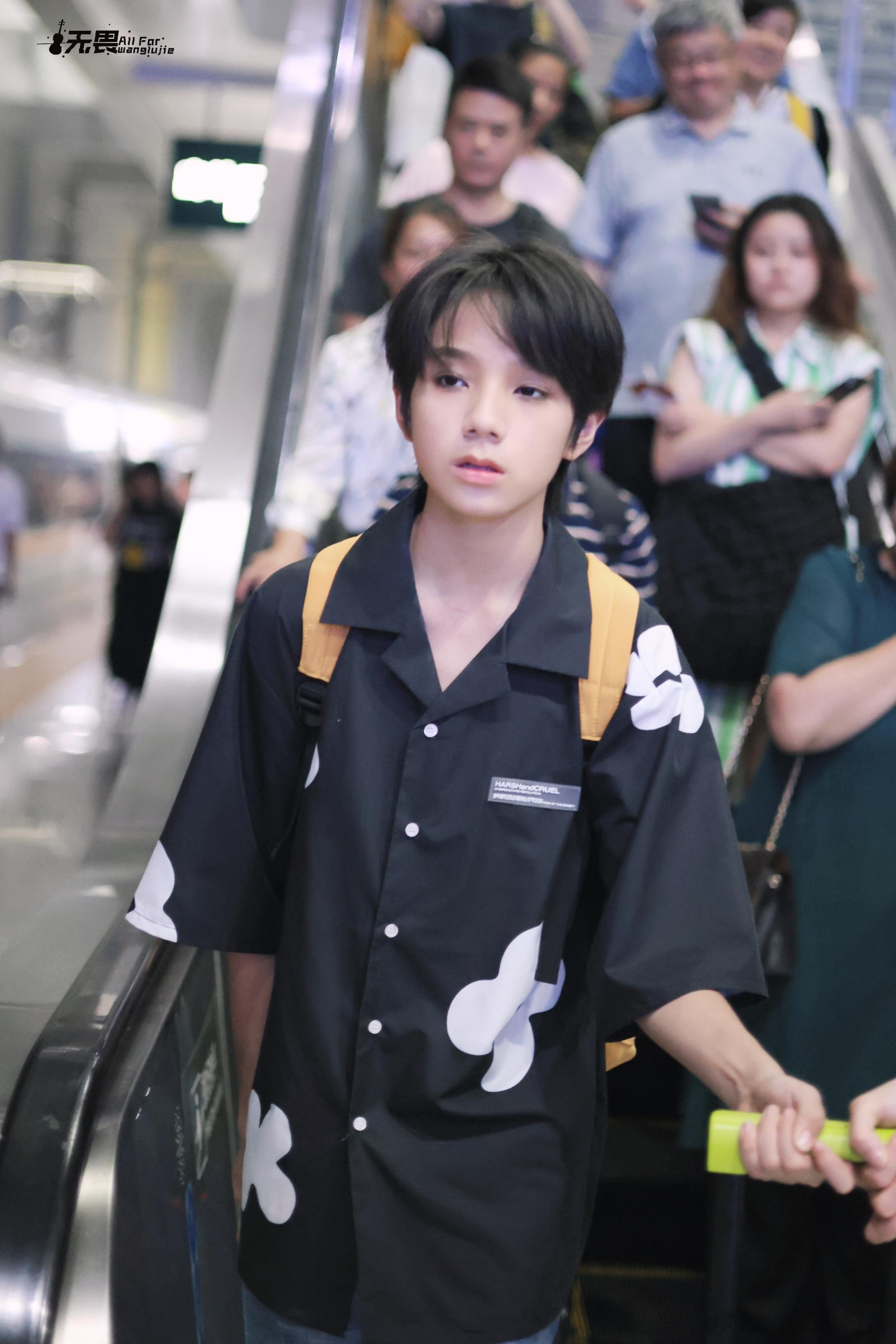 #王橹杰[超话]#🌷#王橹杰 四代惊鸿主唱#🌷#王橹杰 动人心弦 温雅歌担#