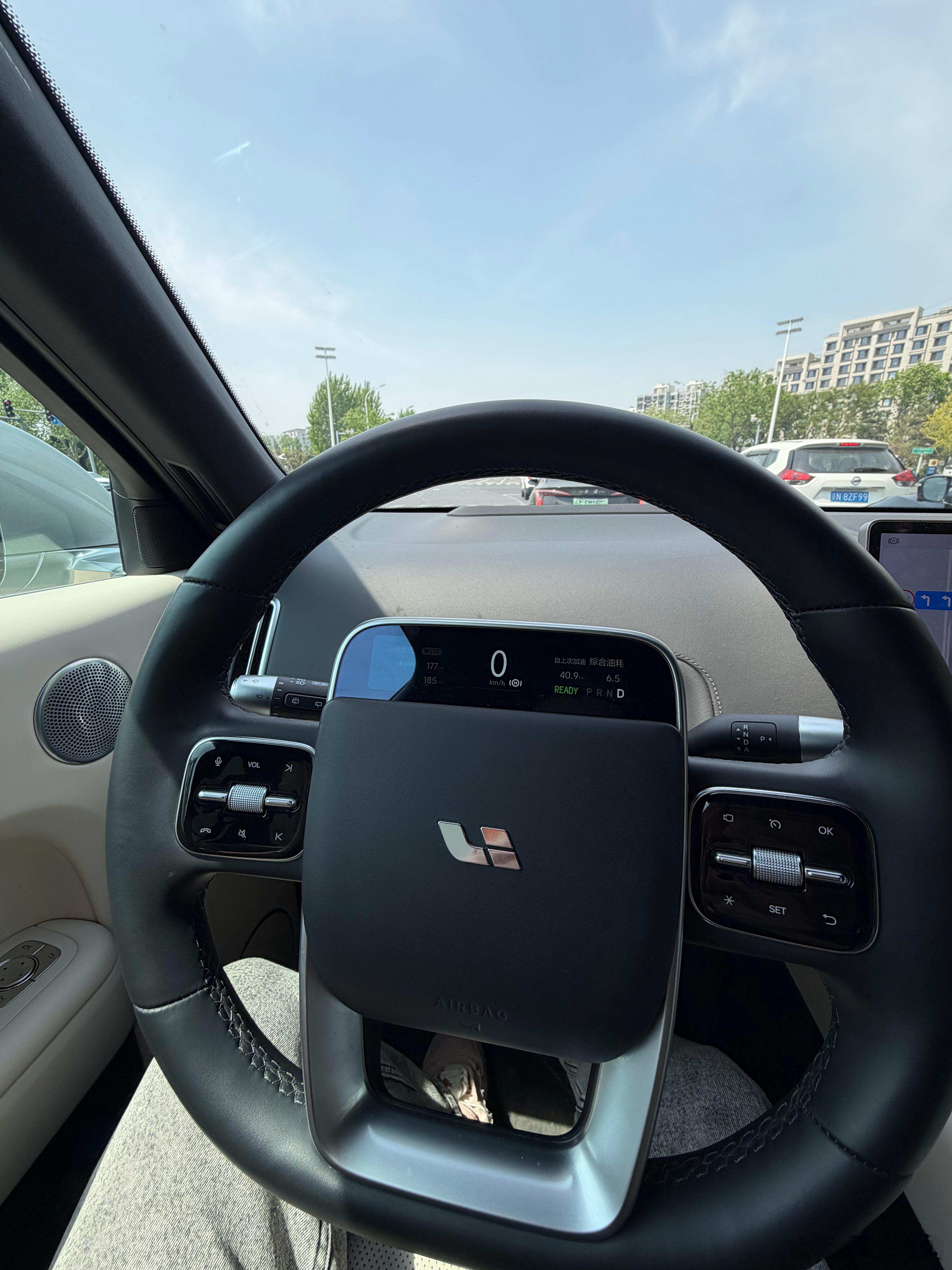 我真觉得理想L方向盘屏幕很好用模式切换、油电信息显示新的L都没了，好可惜 北京