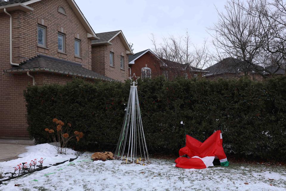 今天的多伦多，没有再下雪了！外面的气温大约两三度；前两天地上的雪都化得差不多了，