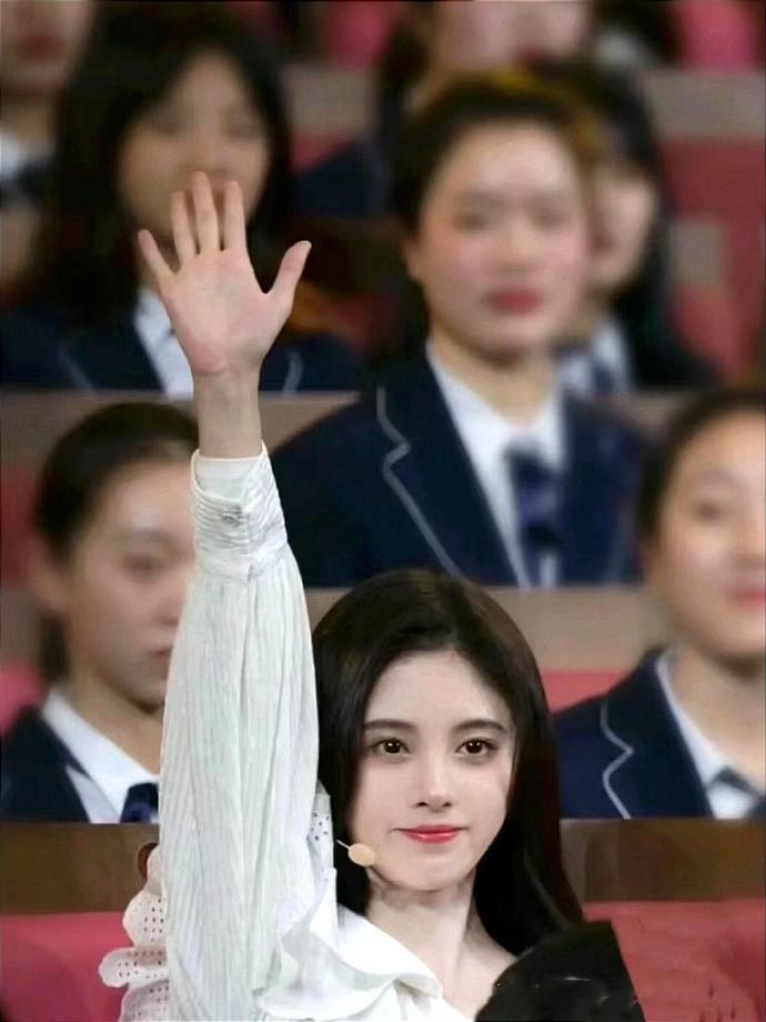 ☕️以前觉得沟通很重要，后来发现共鸣才是绝杀，因为如果对方听不懂，你说的一切都是