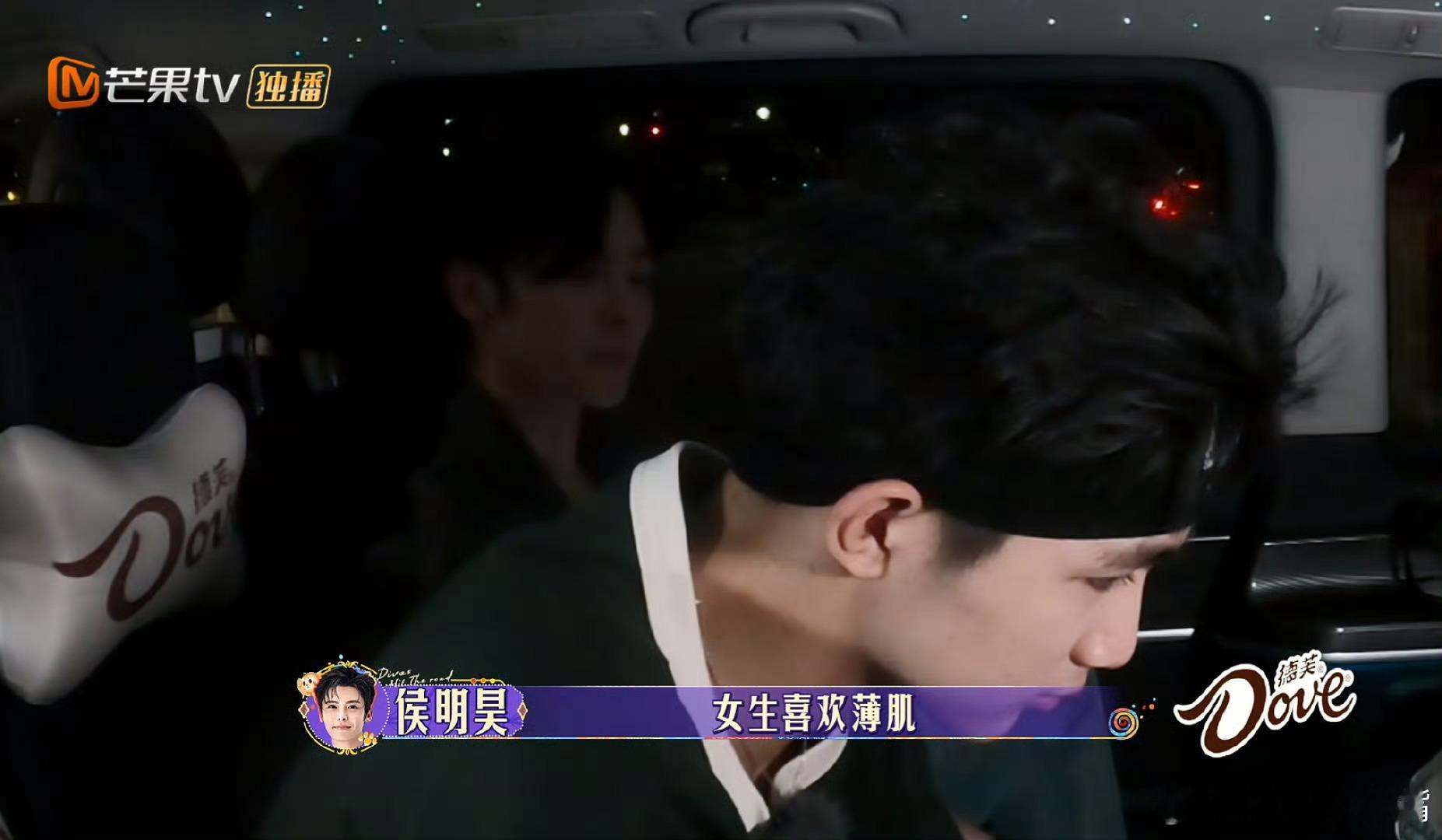 #侯明昊[超话]##唠这个侯明昊可就不困了# 昊昊对我们是真的大方呀[舔屏] ​