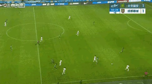 韦世豪的这个绝杀球太漂亮了，这个球有一半功劳要算给传球助攻的席尔瓦，席尔瓦这次边