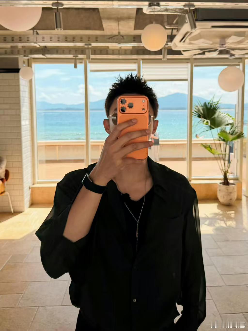 黄景瑜在ins发了自拍黄景瑜在ins发了美式前刺自拍  黄景瑜好像也非常知道自己
