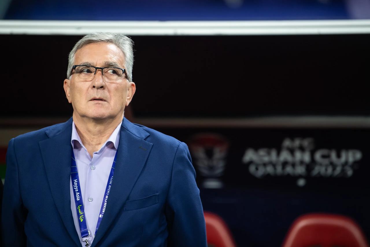 没有悬念，选来选去还是选了伊万科维奇，国足主教练帅位尘埃落定。
说实话，从塔吉克