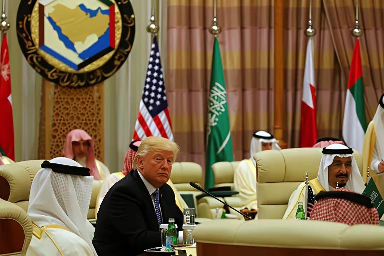 5万亿美元！2.5万亿美元！
坊间盛传，白宫向海湾各国索要天价“保护费”，给出两