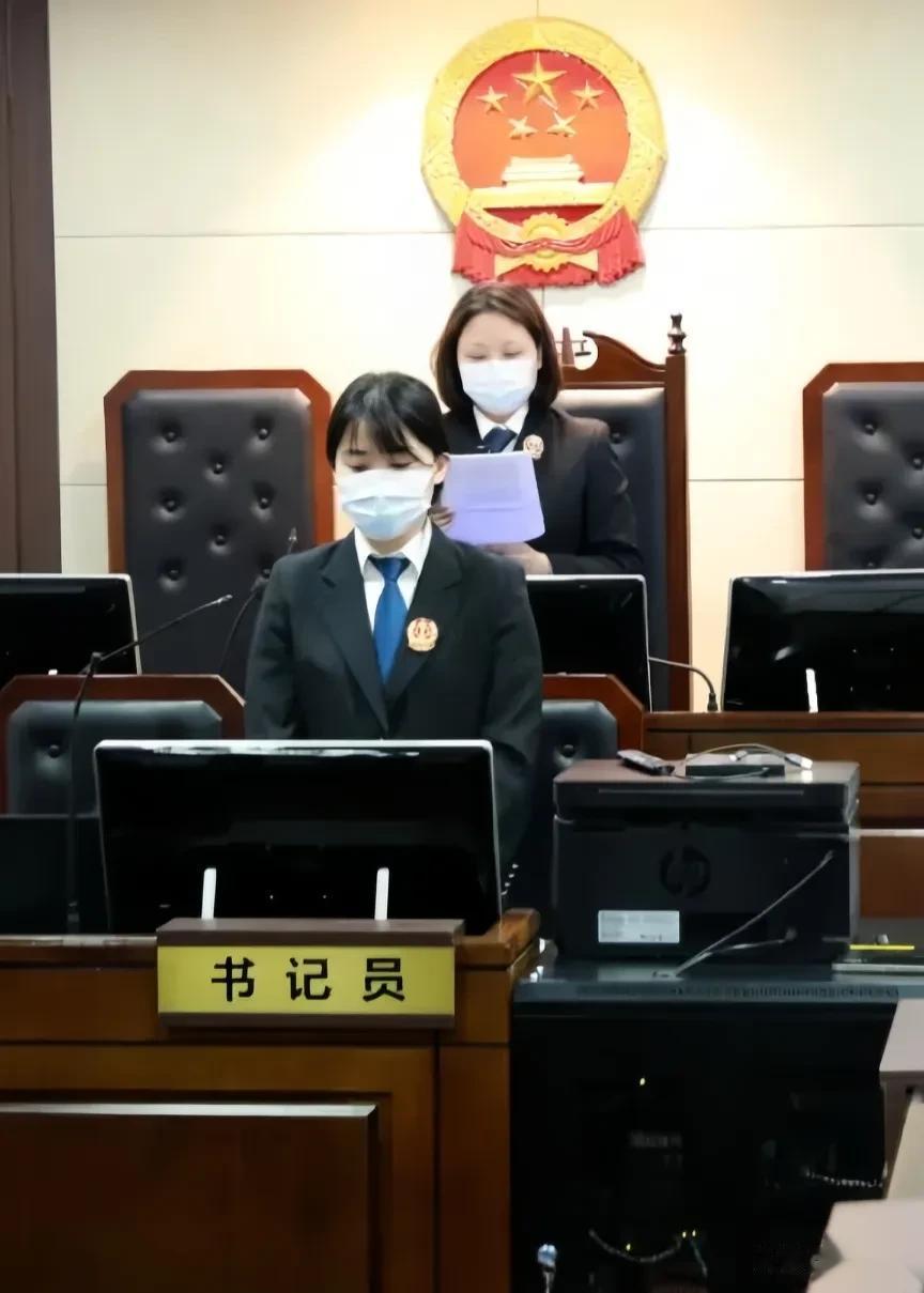 今天上午，山西大同“订婚强奸案”一审宣判，男子获刑3年当场崩溃，其母哭诉“不接受