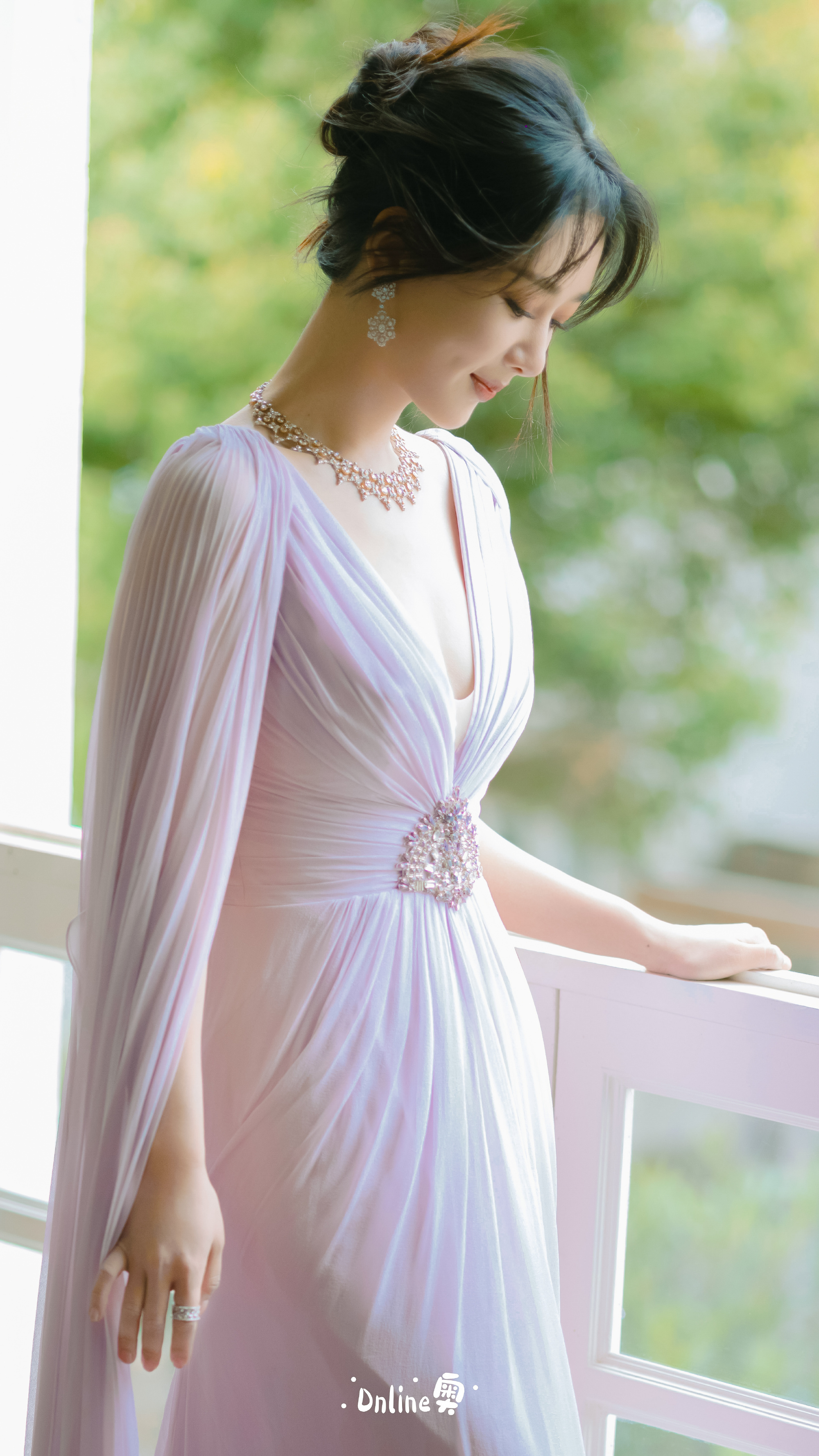  💜#杨紫# 你能让月色温柔，让流星闪烁。眨一眨眼睛，便能让银河坠落cr：​​