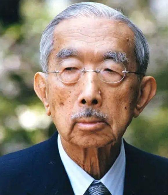 裕仁到临终才暴露真面目，他可真是东京审判最大的漏网之鱼啊，最近海外学者把他临终病