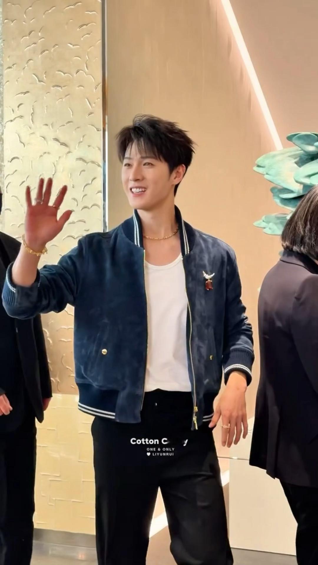 李昀锐一笑北京的冷空气都变暖了🥹🥹李昀锐一笑北京的冷空气都变暖了