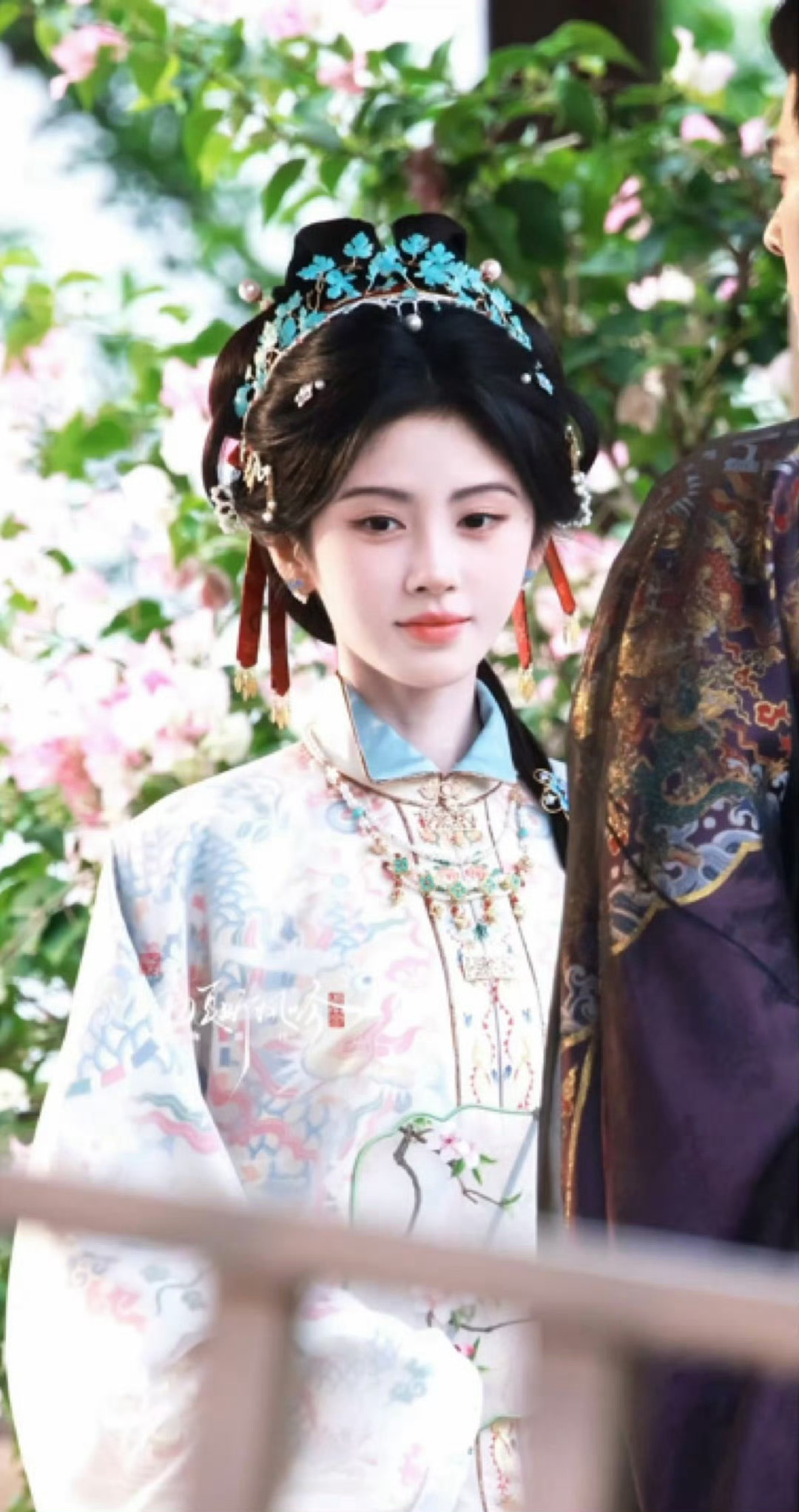万花世界鞠婧祎苏绿夏路透 