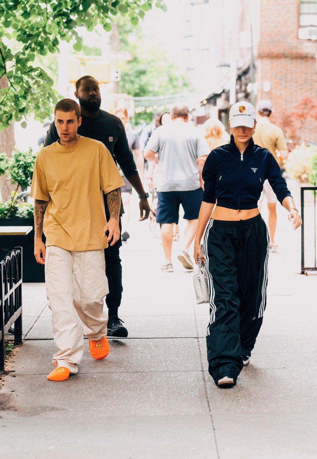 #JustinBieber[超话]# • #贾斯汀比伯# 繼續外出☕️當地時間1