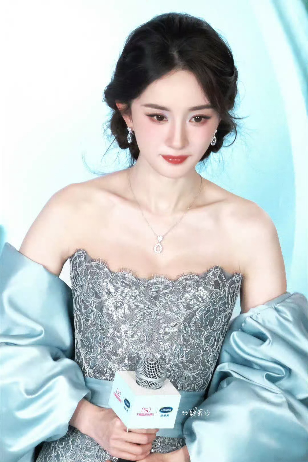 杨幂大学上形体课照片 早期幂也是超美的从小就那么美啦，欢迎大家来看我们《生万物》