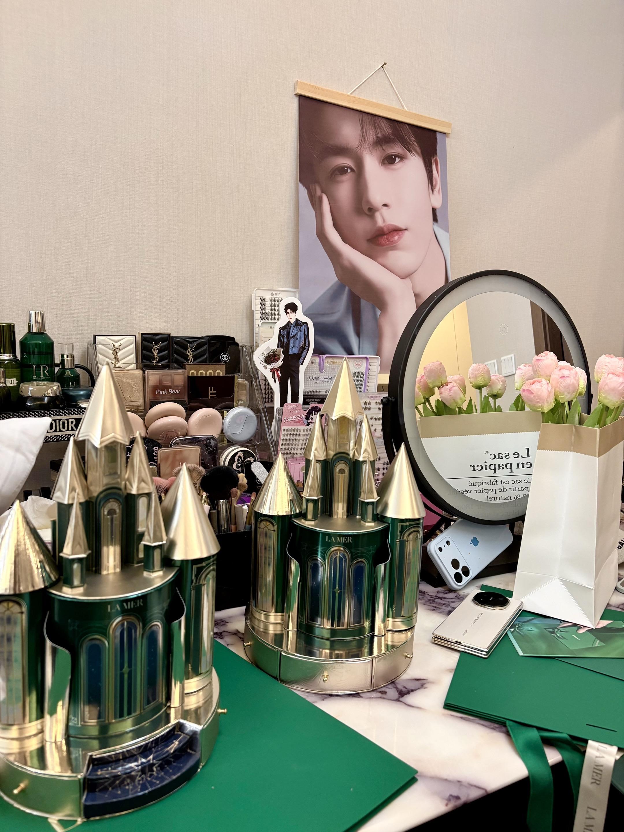 什么都是假的，只有每天买点自己喜欢的东西 哄着自己上班才是真的