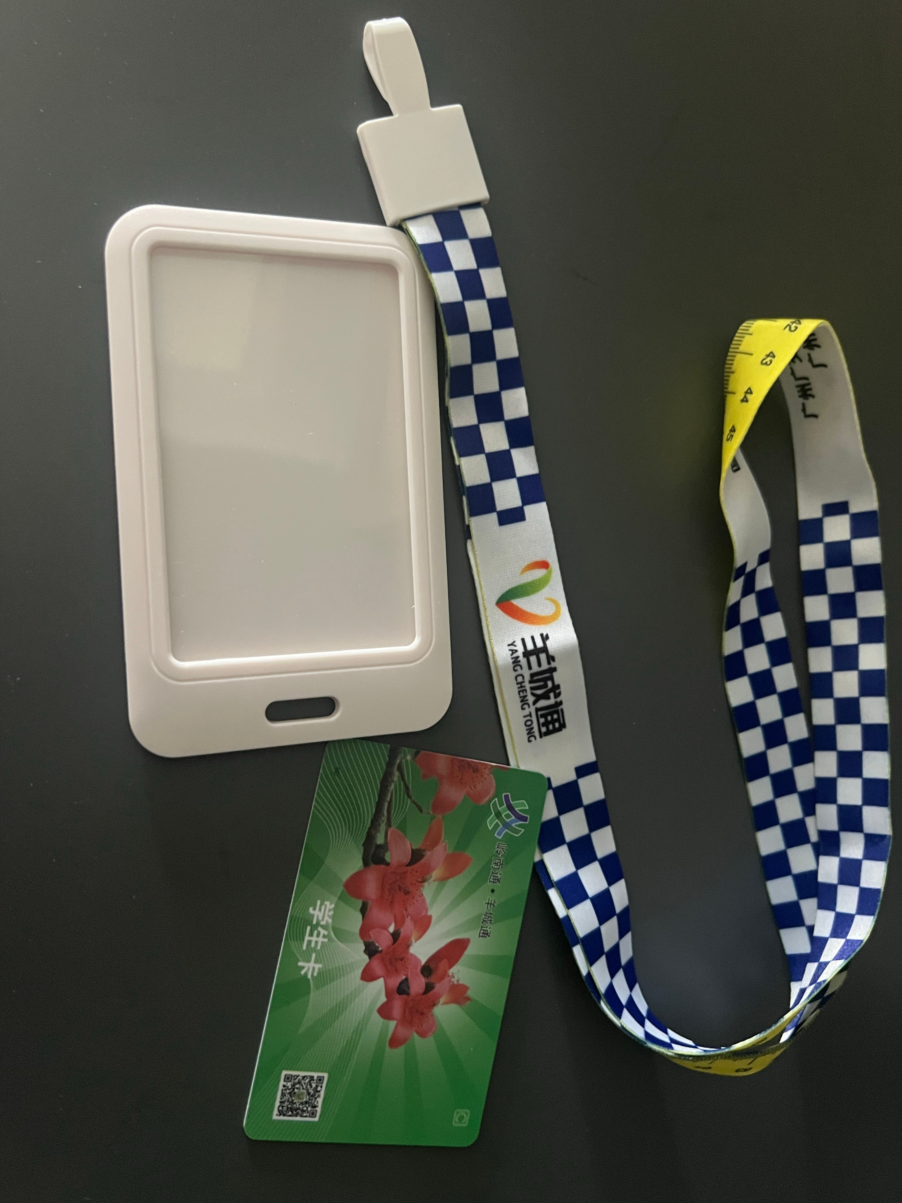 米米身高应该差不多130cm~平时地铁购票，广州要求身高大于130cm就需要购票