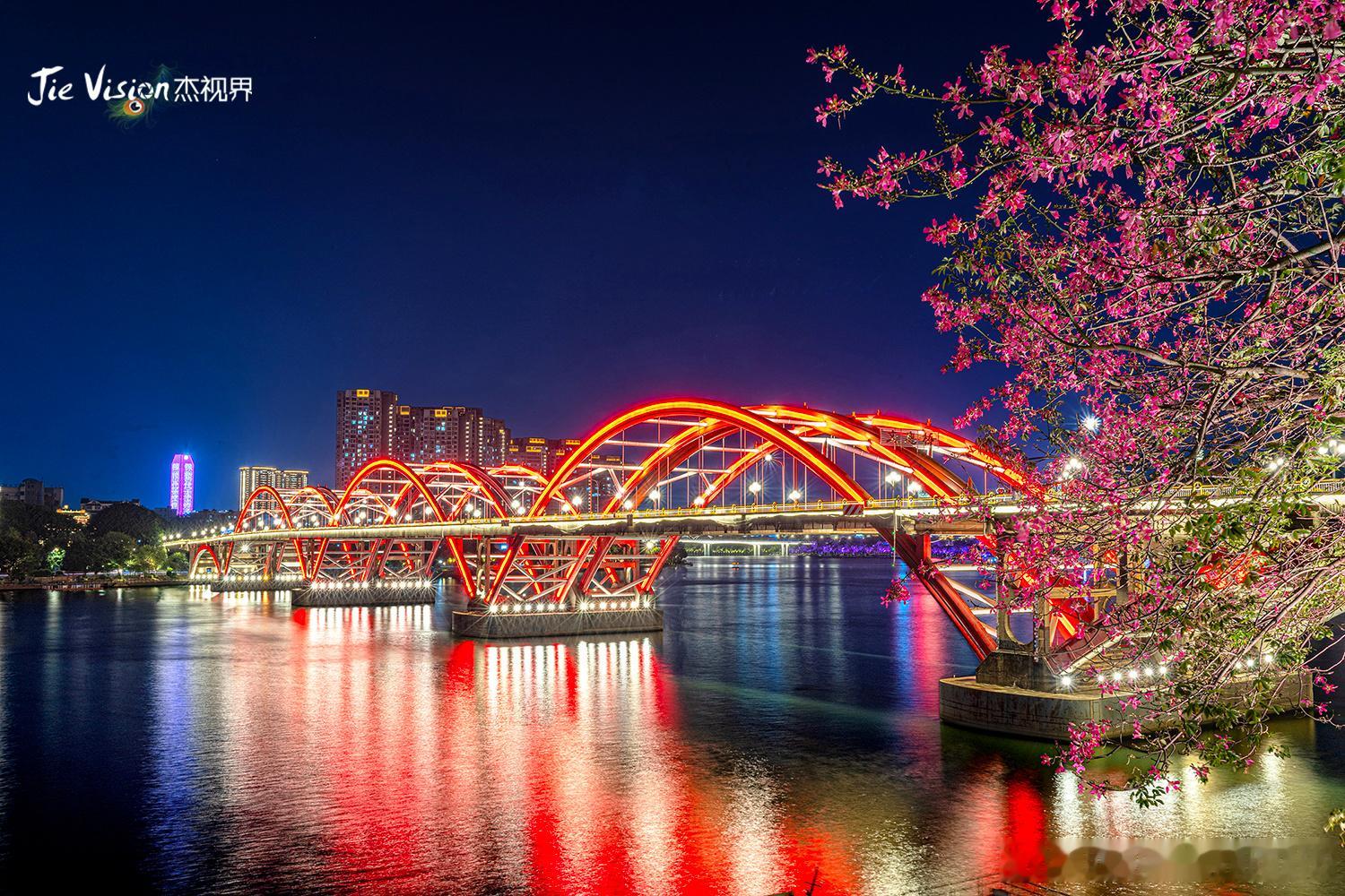 夜景可以说是一座城市现代化的标志之一，一座城市的夜景不仅代表了城市的繁华程度，还