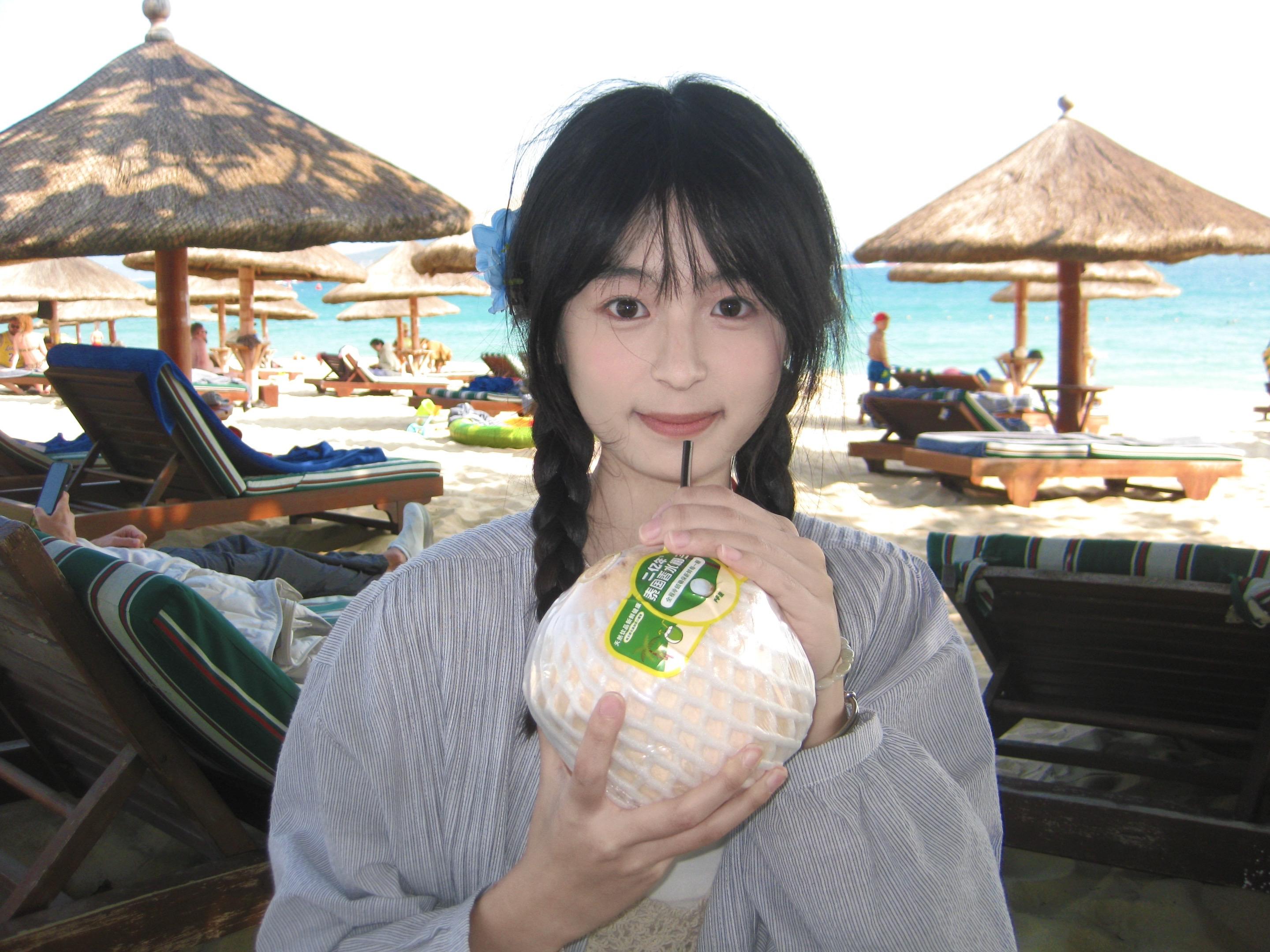 波浪在海面上。